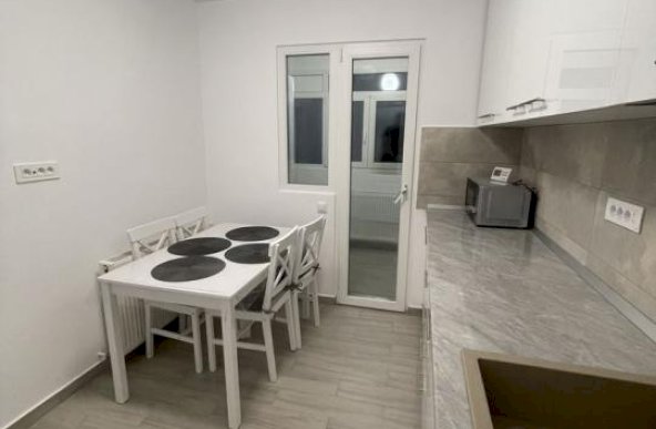 Inchiriere Apartament 3 camere ,zona Dristor ,strada Racari ,nr - ,850 € /luna 