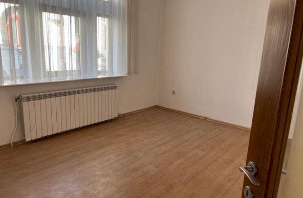 Inchiriere Apartament 4 camere ,zona Gara de Nord ,strada Calea Grivitei ,nr 16 ,1.320 € /luna 