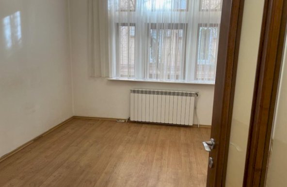 Inchiriere Apartament 4 camere ,zona Gara de Nord ,strada Calea Grivitei ,nr 16 ,1.320 € /luna 