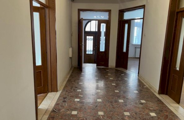 Inchiriere Apartament 4 camere ,zona Gara de Nord ,strada Calea Grivitei ,nr 16 ,1.320 € /luna 