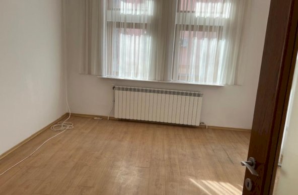 Inchiriere Apartament 4 camere ,zona Gara de Nord ,strada Calea Grivitei ,nr 16 ,1.320 € /luna 