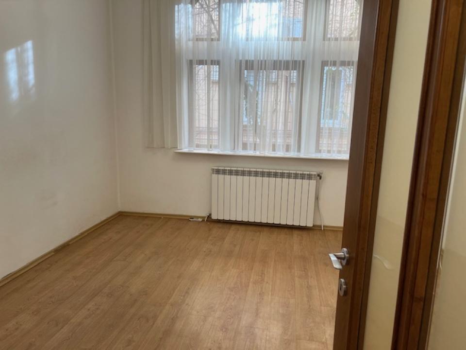 Inchiriere Apartament 4 camere ,zona Gara de Nord ,strada Calea Grivitei ,nr 16 ,1.320 € /luna 