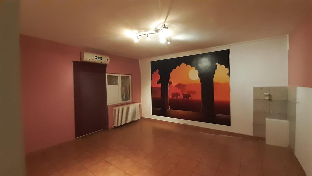 Inchiriere Apartament 4 camere ,zona Vitan ,strada Ion Mortun ,nr 18 ,900 € /luna 