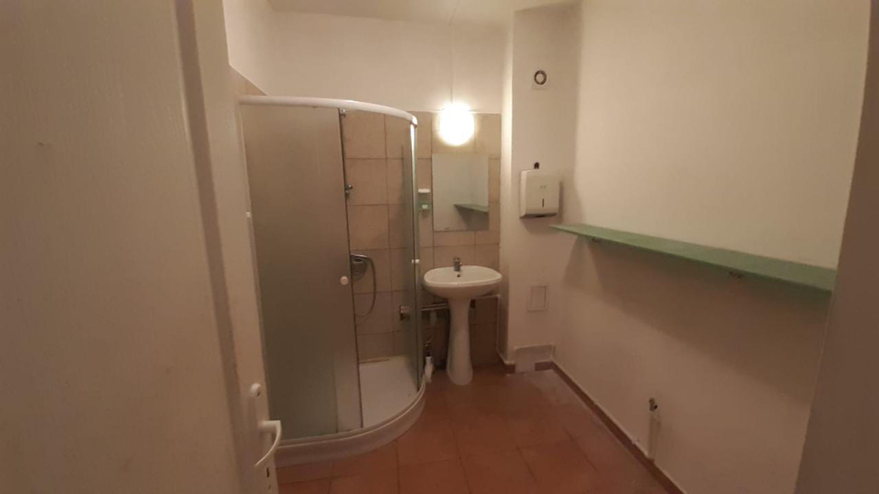 Inchiriere Apartament 4 camere ,zona Vitan ,strada Ion Mortun ,nr 18 ,900 € /luna 