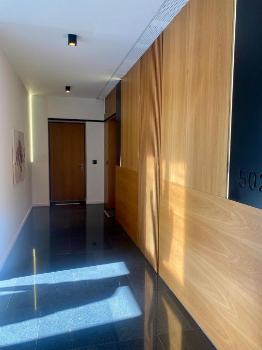 Inchiriere Apartament 3 camere ,zona Universitate ,strada Logofatul Luca Stroici ,nr 11 ,1.900 € /luna 