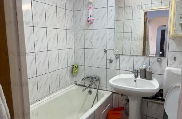 Apartament 3 camere Valea Oltului- stradal. 