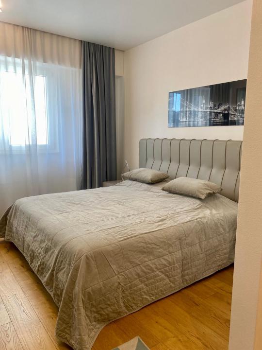 Inchiriere Apartament 3 camere ,zona Universitate ,strada Logofatul Luca Stroici ,nr 11 ,1.900 € /luna 