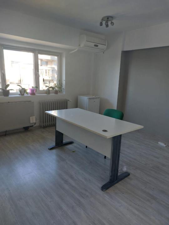 Inchiriere Spatiu Birouri 2 camere ,zona Piata Victoriei ,strada Piata Victoriei ,nr 155 ,1.000 € /luna 