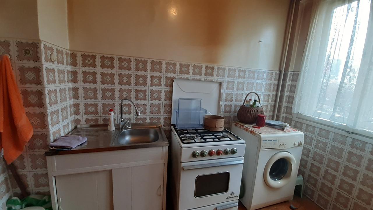 Vanzare Apartament 3 camere ,zona Drumul Taberei ,strada Drumul Taberei ,nr 79 ,105.000 €