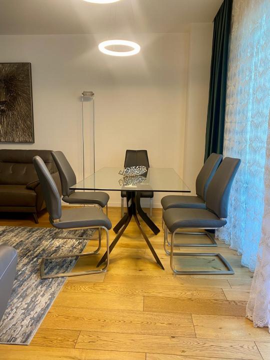 Inchiriere Apartament 3 camere ,zona Universitate ,strada Logofatul Luca Stroici ,nr 11 ,1.900 € /luna 