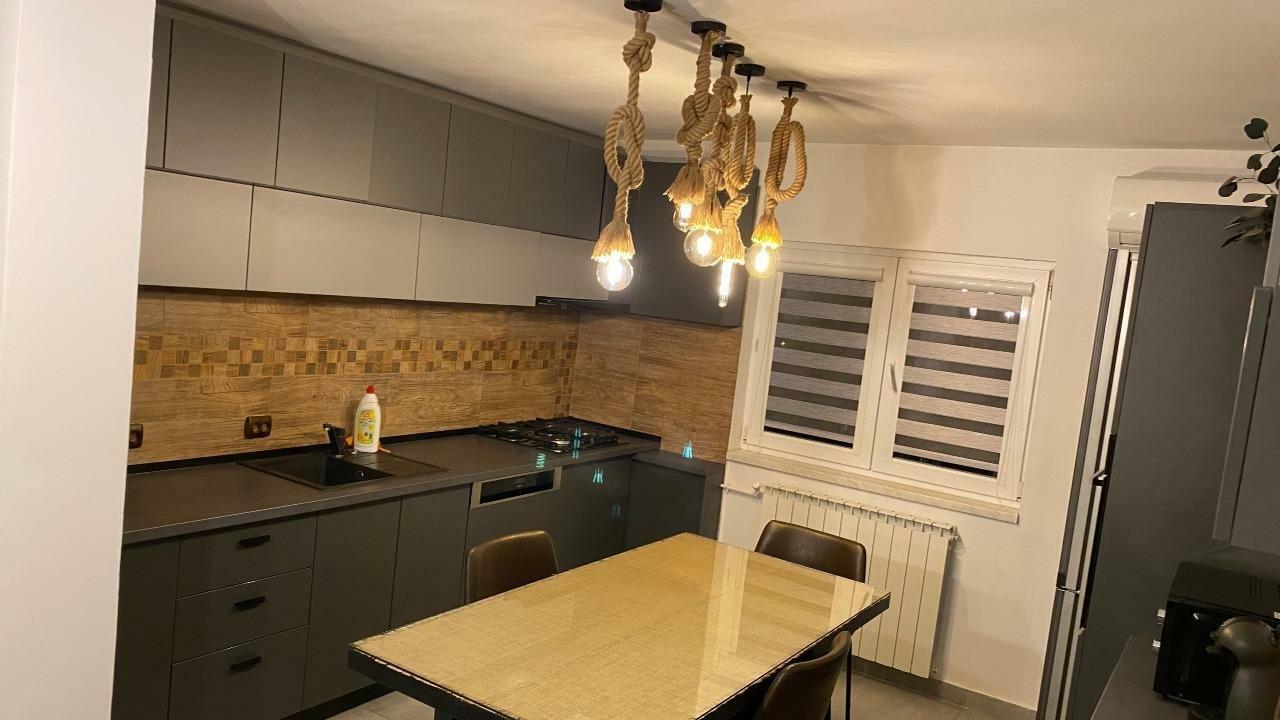 Inchiriere Apartament 3 camere ,zona Vitan Mall ,strada Calea Vitan ,nr - ,725 € /luna 