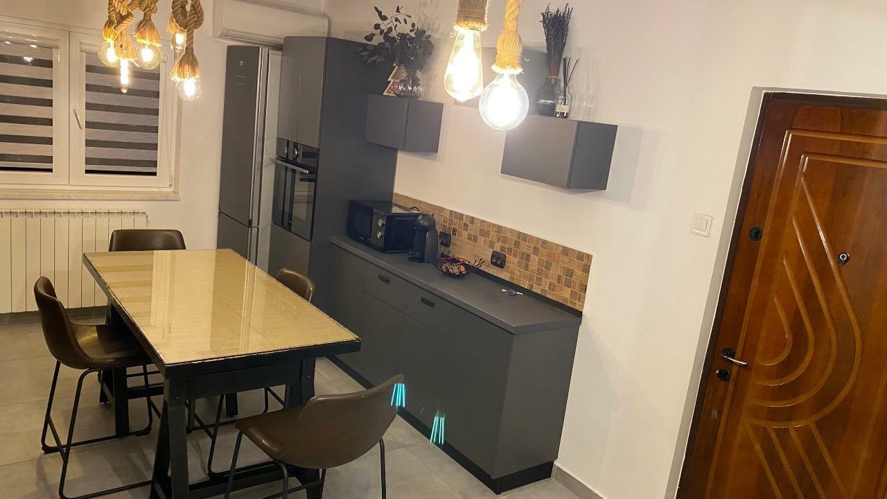 Inchiriere Apartament 3 camere ,zona Vitan Mall ,strada Calea Vitan ,nr - ,725 € /luna 