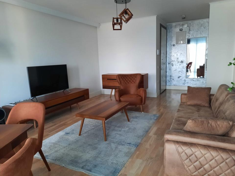 Inchiriere Apartament 2 camere ,zona Barbu Vacarescu ,strada Barbu Vacarescu ,nr 102 ,950 € /luna 