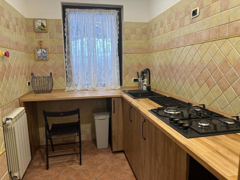 Inchiriere Casa/Vila 3 camere ,zona Mosilor ,strada Monahului ,nr - ,2.000 € /luna 