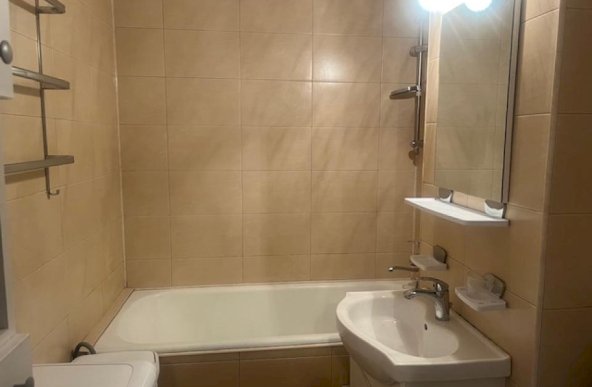 Apartament 4 camere Vergului- Spitalul Malaxa. 