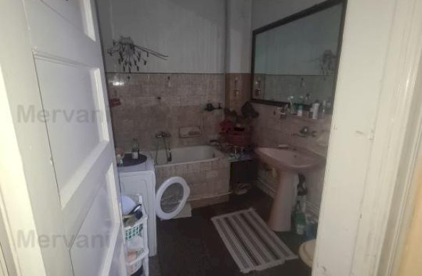 Apartament cu 3 camere de vânzare în Câmpina