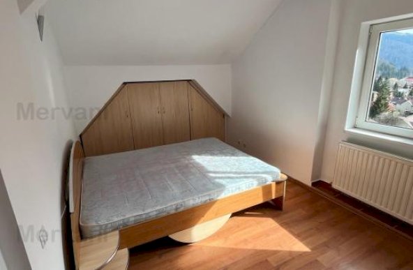 Apartament cu 3 camere de vânzare în Sinaia - Zona Hotel International