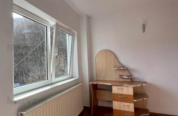 Apartament cu 3 camere de vânzare în Sinaia - Zona Hotel International