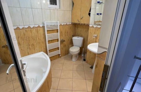 Apartament cu 3 camere de vânzare în Sinaia - Zona Hotel International