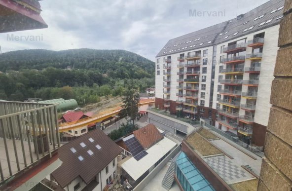 Apartament cu 3 camere de vânzare în Sinaia