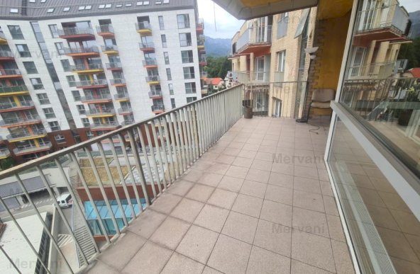 Apartament cu 3 camere de vânzare în Sinaia