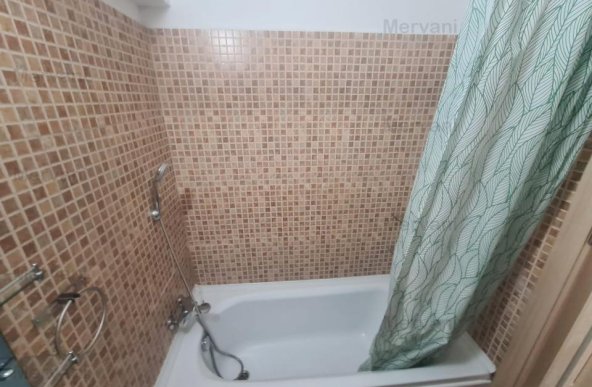 Apartament cu 3 camere de vânzare în Sinaia