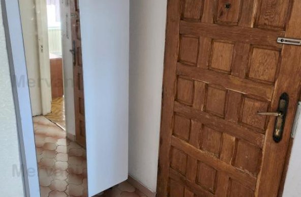 Apartamentcu 3 camere de vânzare in Câmpina - zona centrală