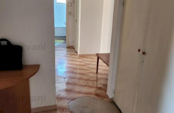 Apartamentcu 3 camere de vânzare in Câmpina - zona centrală