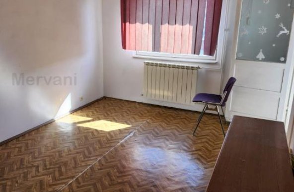 Apartamentcu 3 camere de vânzare in Câmpina - zona centrală