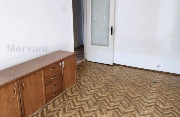 Apartamentcu 3 camere de vânzare in Câmpina - zona centrală