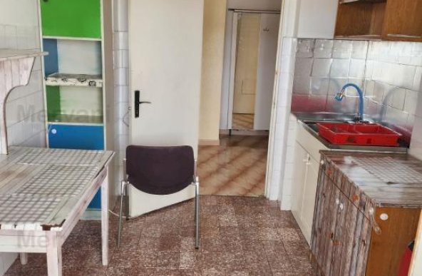 Apartamentcu 3 camere de vânzare in Câmpina - zona centrală