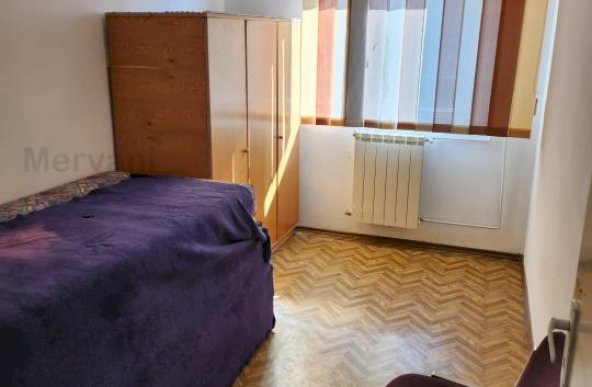 Apartamentcu 3 camere de vânzare in Câmpina - zona centrală