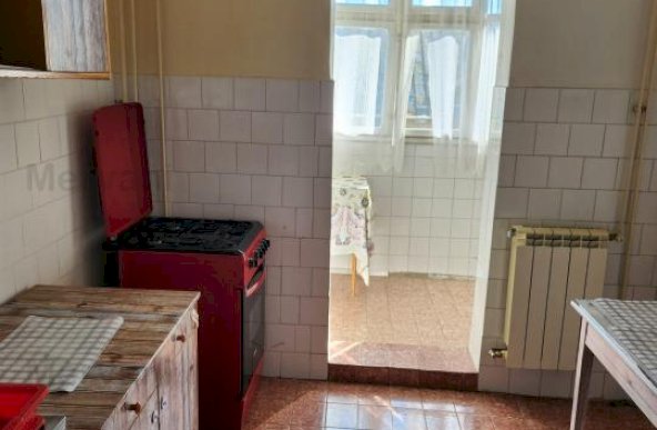 Apartamentcu 3 camere de vânzare in Câmpina - zona centrală