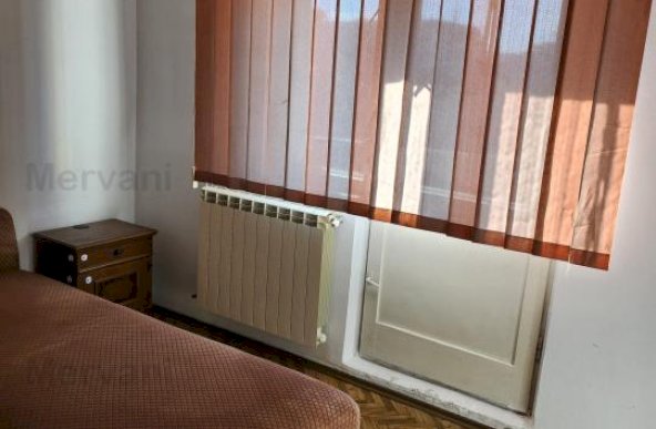 Apartamentcu 3 camere de vânzare in Câmpina - zona centrală