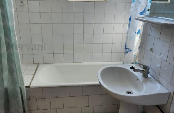 Apartamentcu 3 camere de vânzare in Câmpina - zona centrală