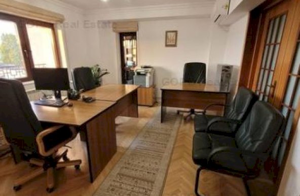 Inchiriere apartament 3 camere pentru firma - zona Decebal