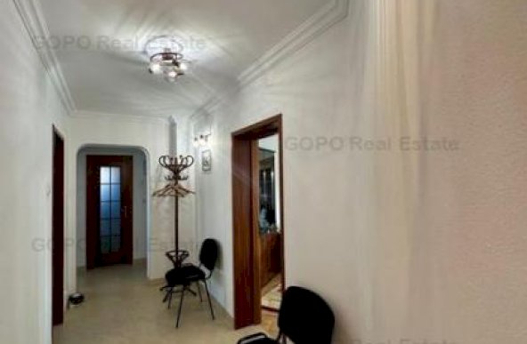 Inchiriere apartament 3 camere pentru firma - zona Decebal