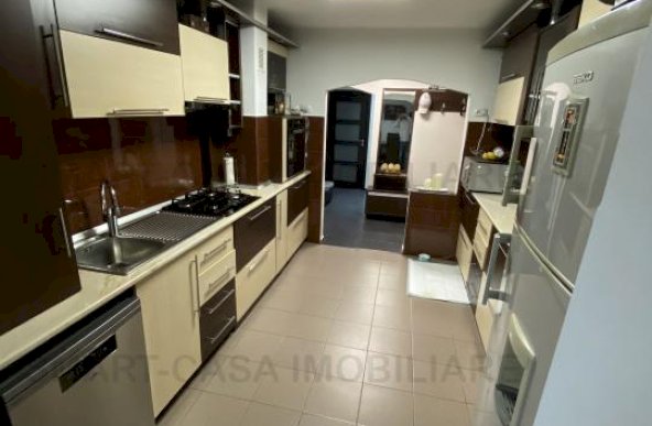 Apartament 3 camere decomandat Mircea cel Batran