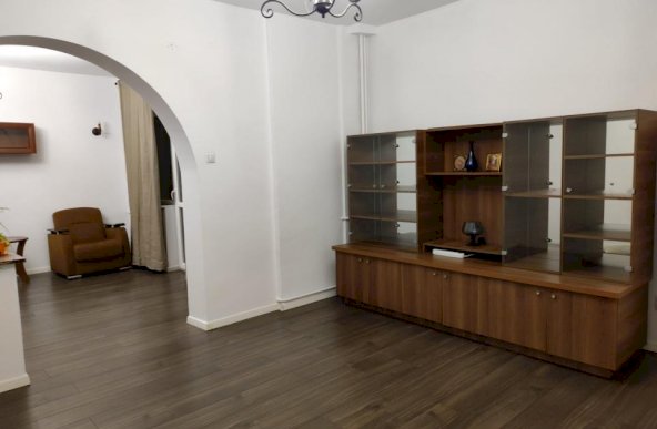 Piata Unirii- apartament spatios