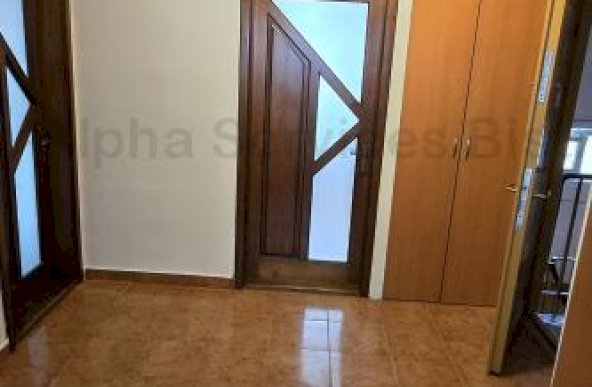 Apartament 3 camere de vânzare pe strada Fântânele