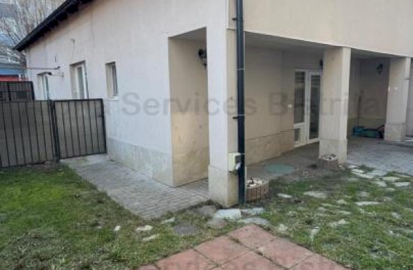 Casa 2 in 1 spatiu comercial si zona de locuit in oras