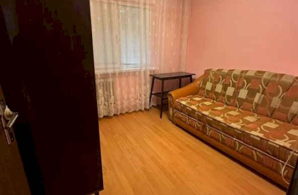 Apartament 3 camere SD.parter balcon. Zimbru