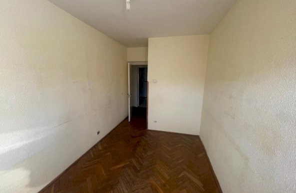 Apartament 4 camere Decomandat Etaj Intermediar Galata