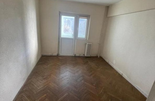 Apartament 4 camere Decomandat Etaj Intermediar Galata