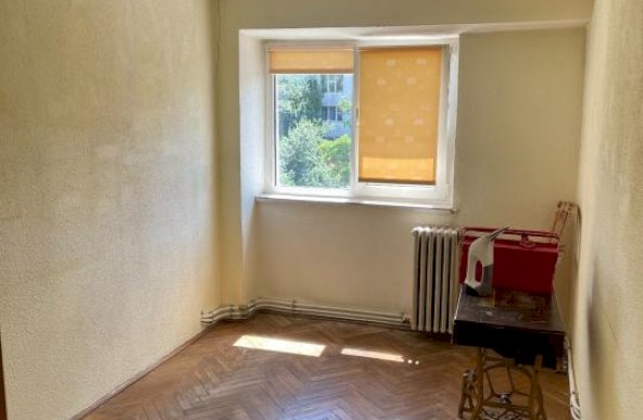 Apartament 4 camere Decomandat Etaj Intermediar Galata