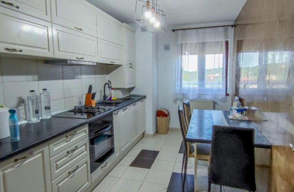 Apartament 2 Camere Decomandat Pod De Fier Bloc Nou