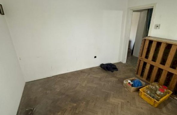 Apartament 2 camere etaj 1 Cantemir 