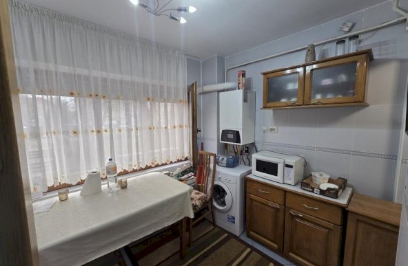 Apartament Piata unirii. etajul 1. complet renovat