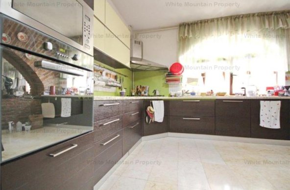 Apartament spatios cu doua camere de inchiriat la casa