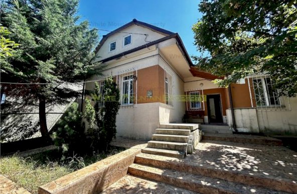 Casa individuala | Central | 2 locuri parcare | Gradina proprie